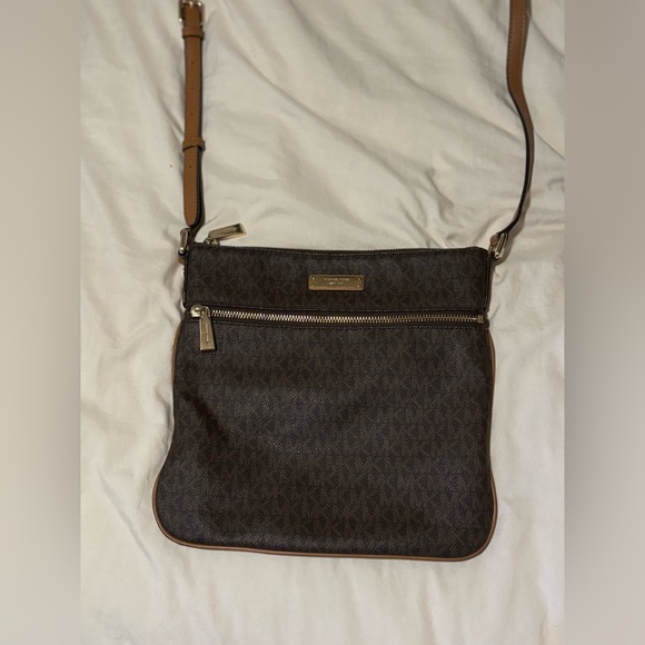 Michael Kors Cross Body Bag - Picture 2 of 6